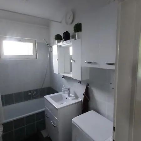 בית הארחה Newmidi Terrace, Wifi 3*
